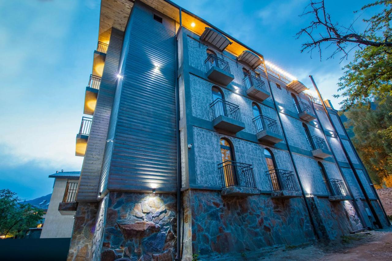 Hotel Mestia Inn Exterior photo